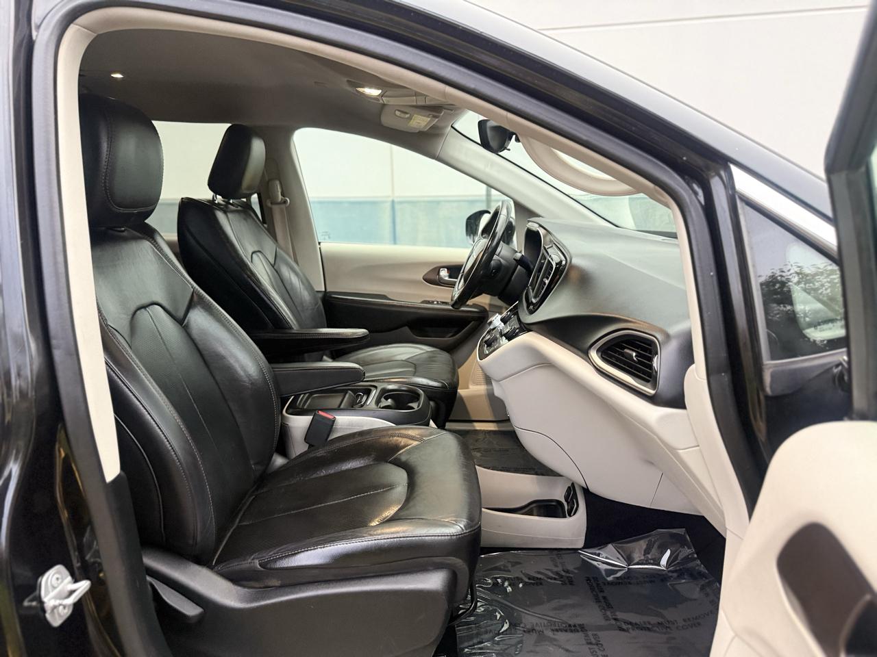 Chrysler Pacifica Touring L FWD 2018