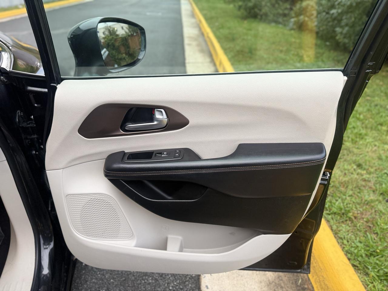 Chrysler Pacifica Touring L FWD 2018