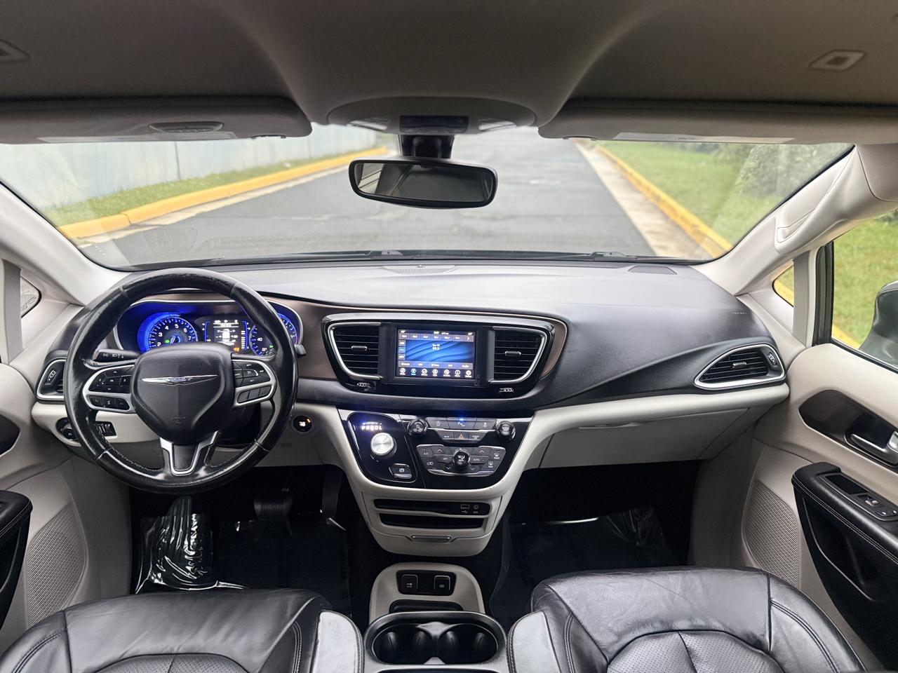 Chrysler Pacifica Touring L FWD 2018