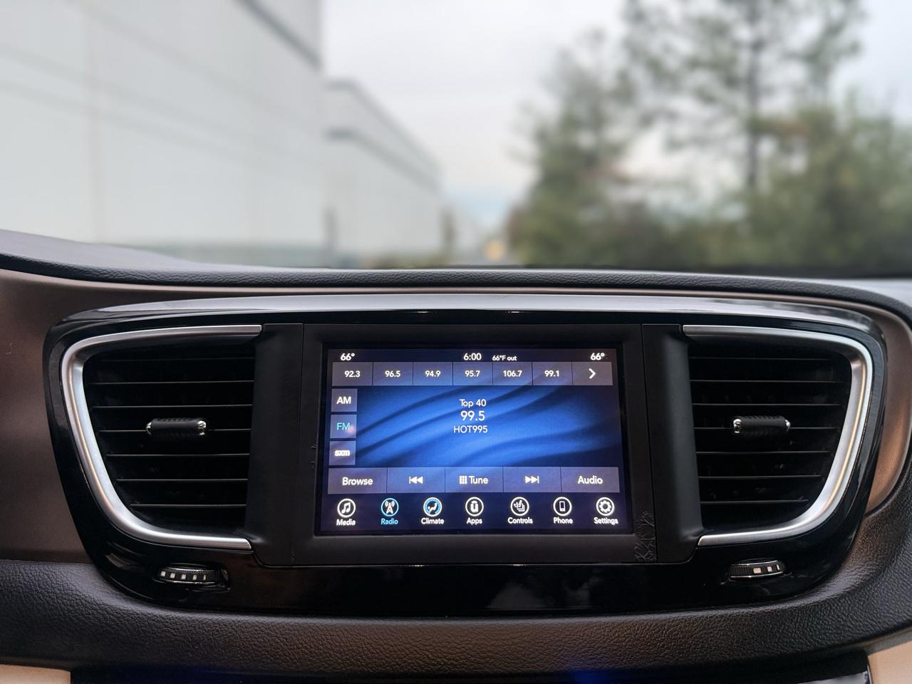 Chrysler Pacifica Touring L FWD 2018