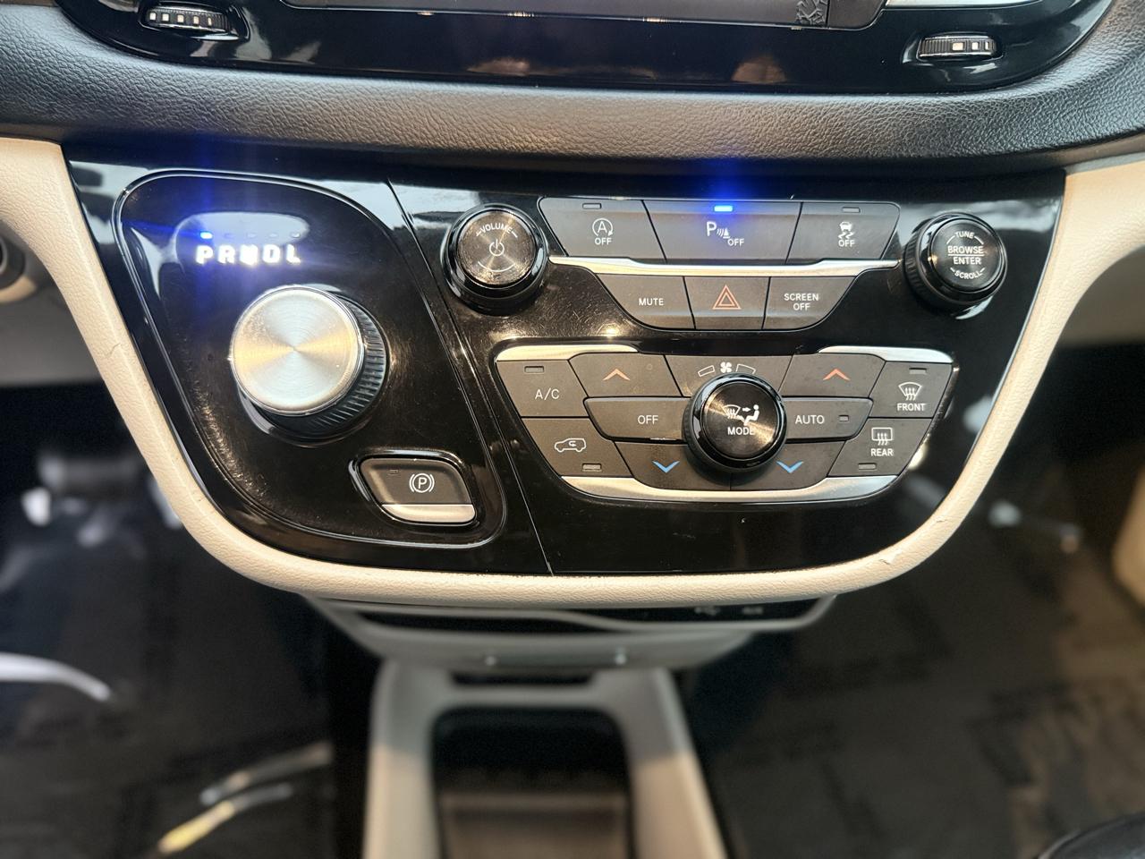 Chrysler Pacifica Touring L FWD 2018