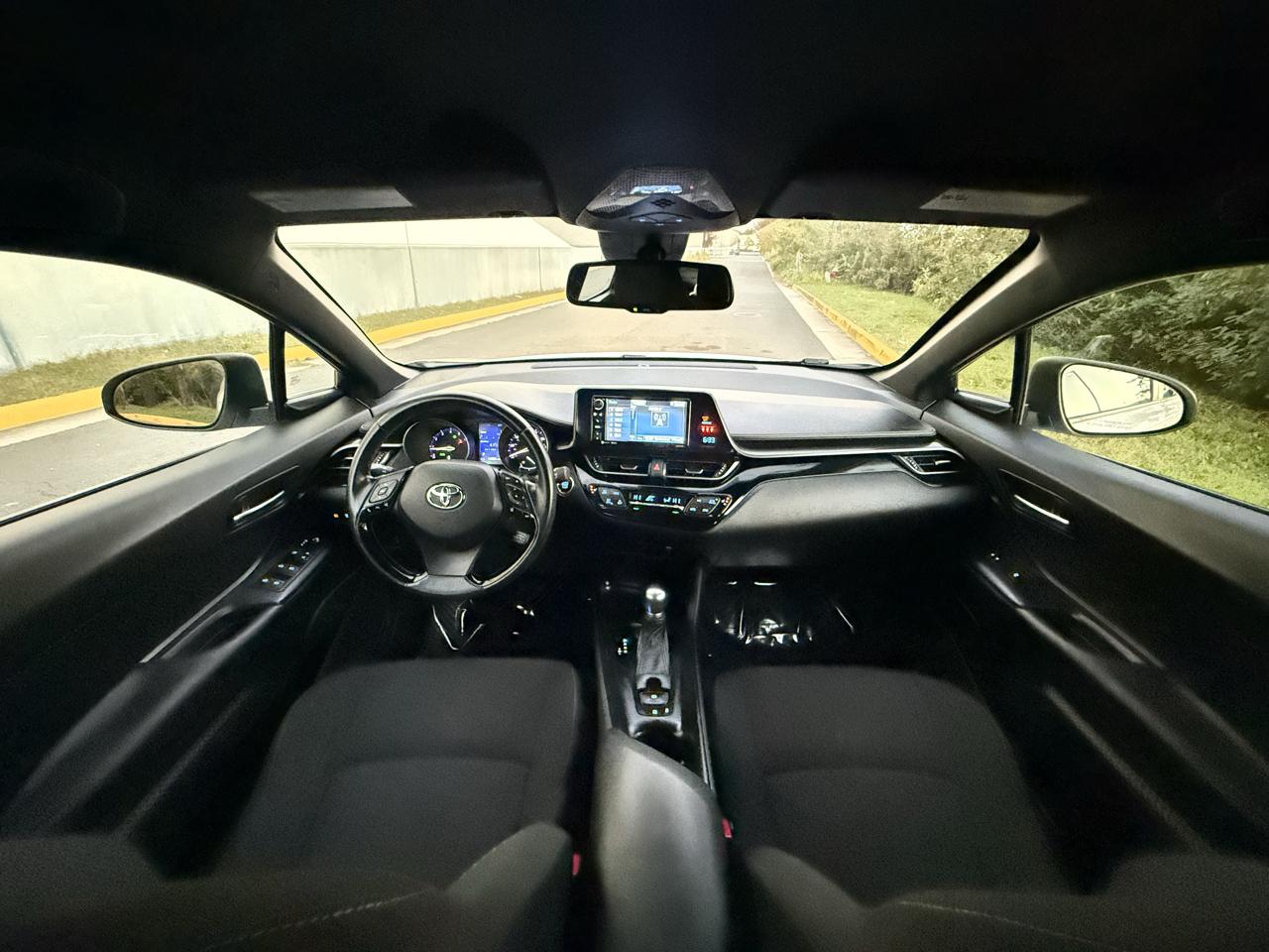 Toyota C-HR XLE FWD (Natl) 2018