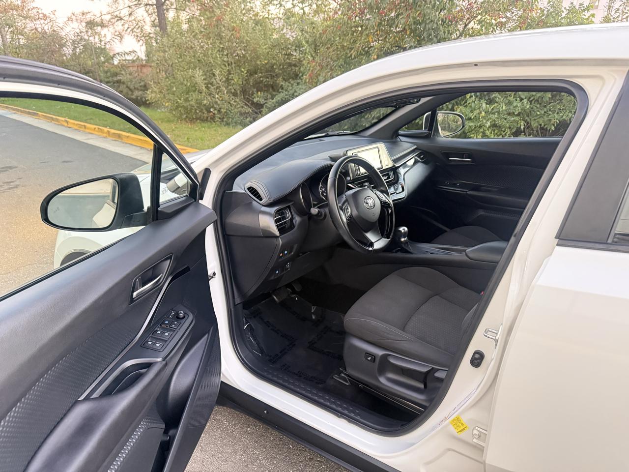 Toyota C-HR XLE FWD (Natl) 2018