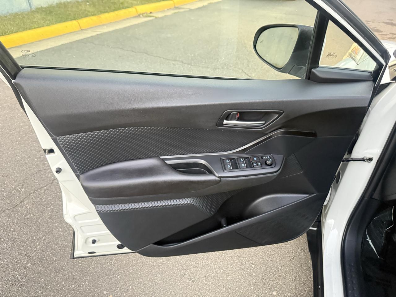 Toyota C-HR XLE FWD (Natl) 2018