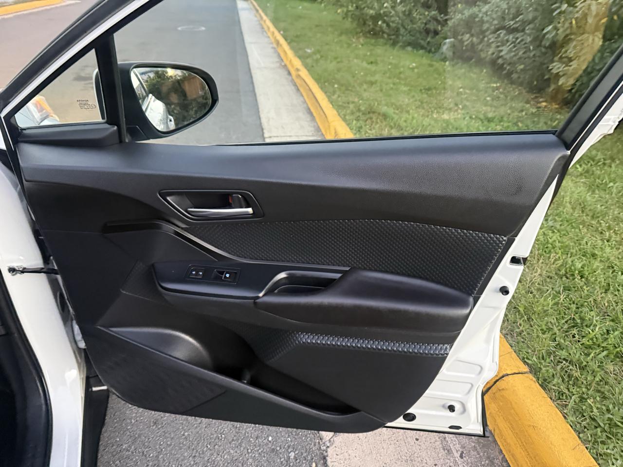 Toyota C-HR XLE FWD (Natl) 2018