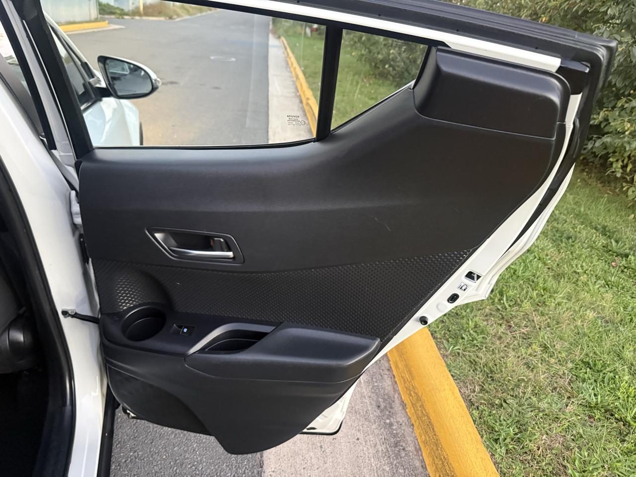 Toyota C-HR XLE FWD (Natl) 2018