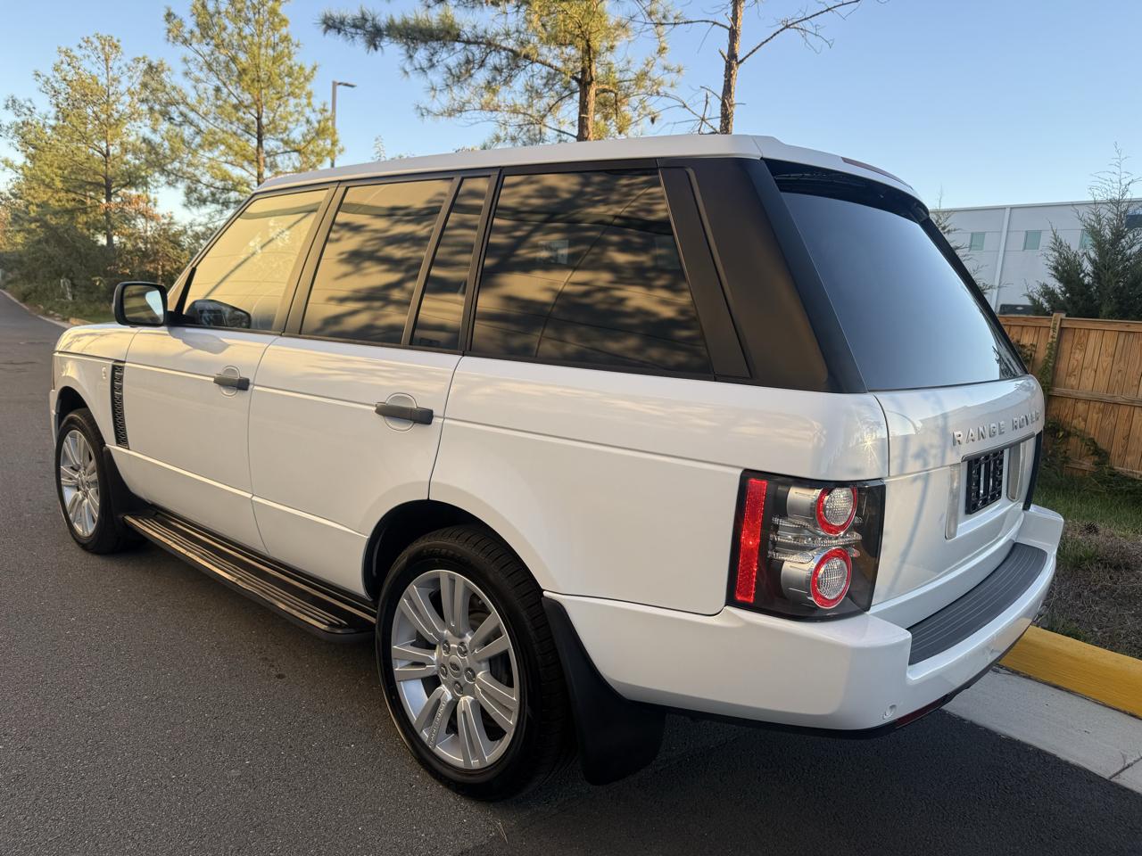 Land Rover Range Rover 4WD 4dr HSE LUX 2011