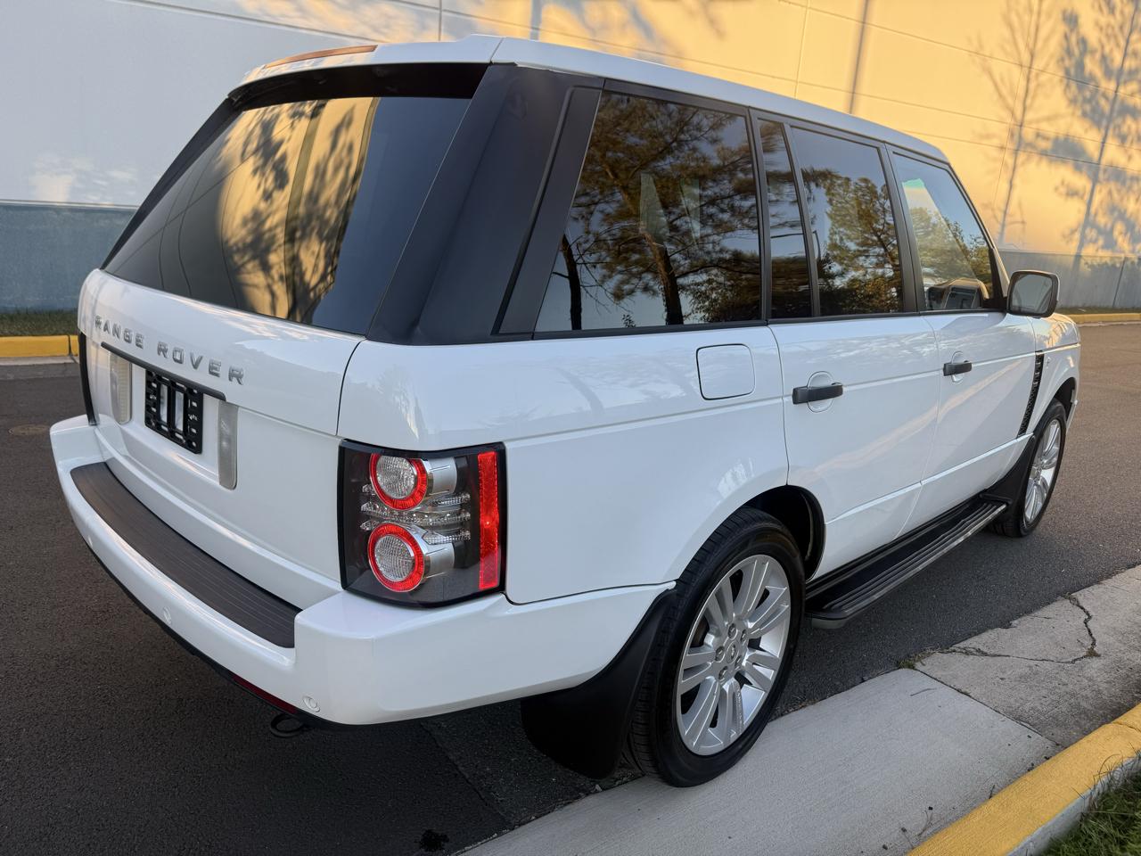 Land Rover Range Rover 4WD 4dr HSE LUX 2011