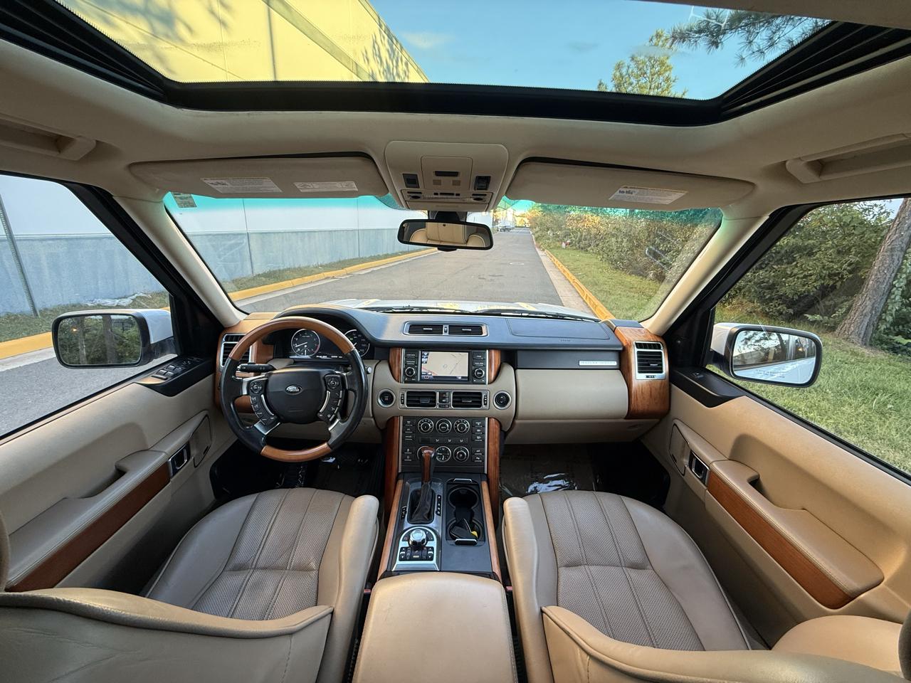 Land Rover Range Rover 4WD 4dr HSE LUX 2011
