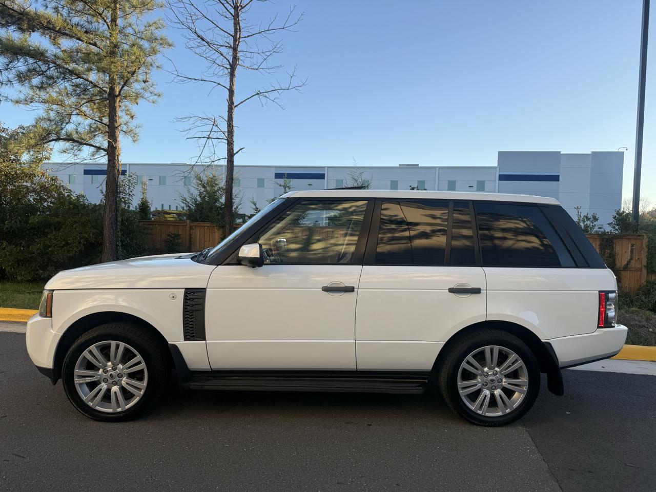 Land Rover Range Rover 4WD 4dr HSE LUX 2011
