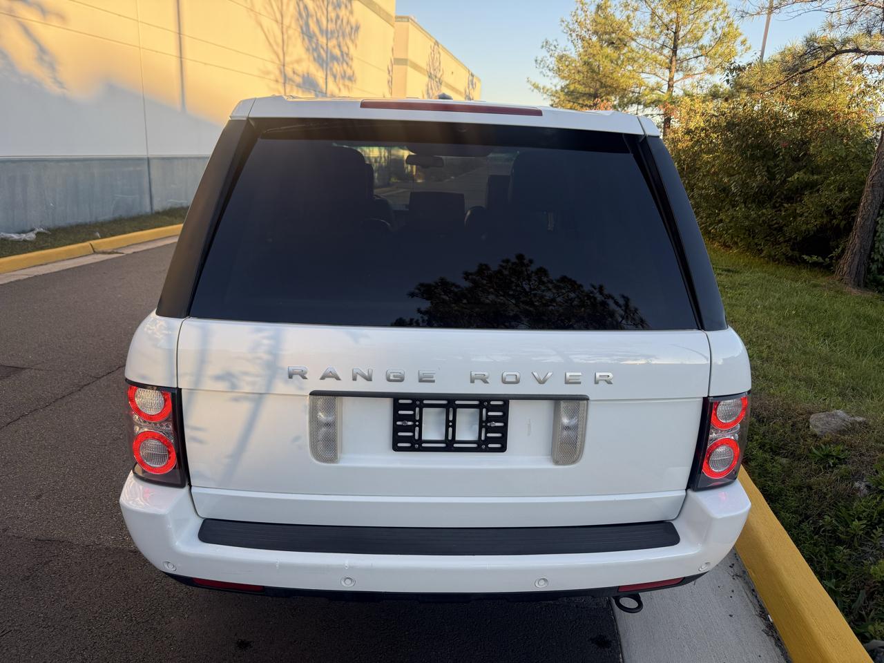 Land Rover Range Rover 4WD 4dr HSE LUX 2011