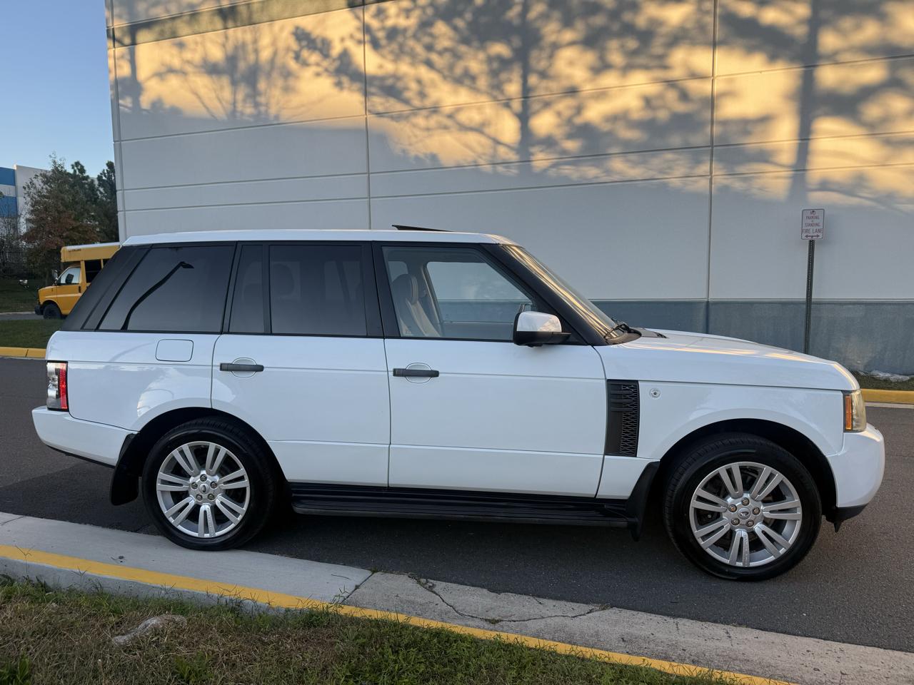 Land Rover Range Rover 4WD 4dr HSE LUX 2011