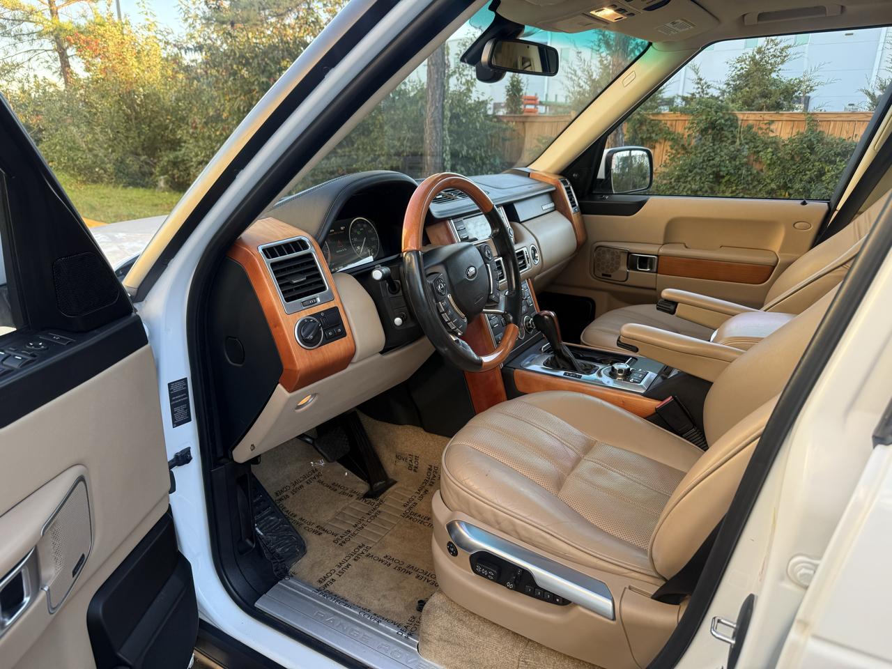Land Rover Range Rover 4WD 4dr HSE LUX 2011