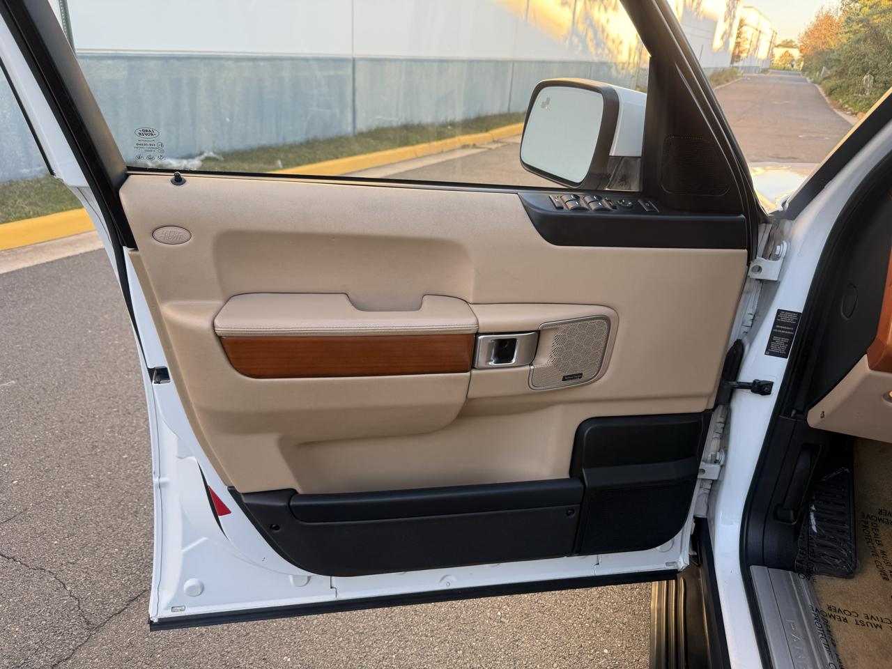 Land Rover Range Rover 4WD 4dr HSE LUX 2011