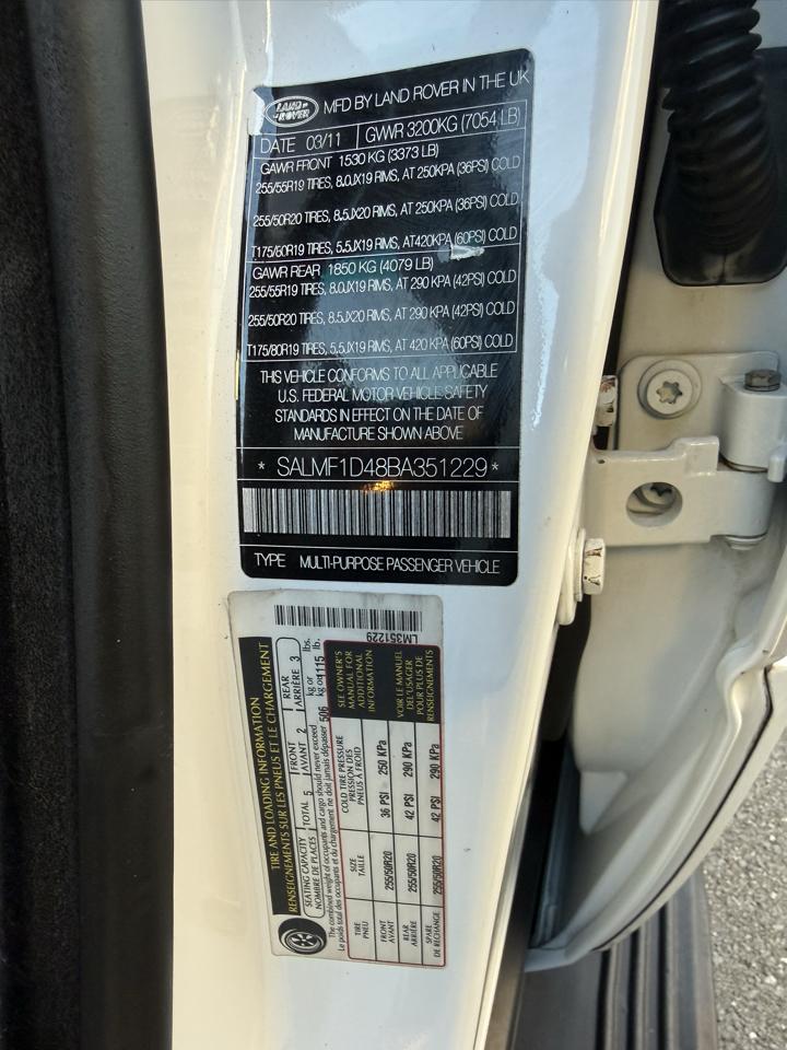 Land Rover Range Rover 4WD 4dr HSE LUX 2011