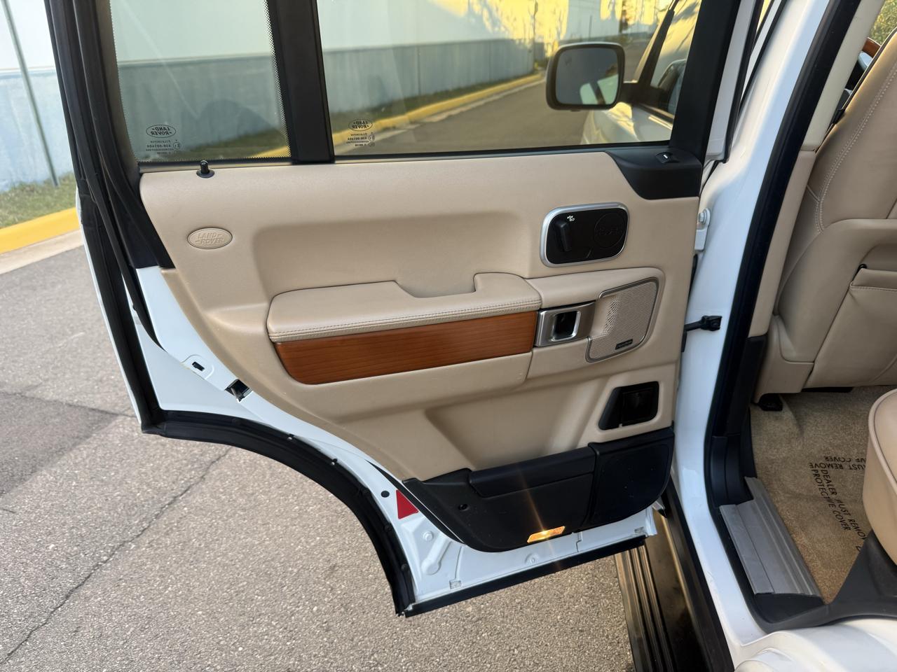 Land Rover Range Rover 4WD 4dr HSE LUX 2011