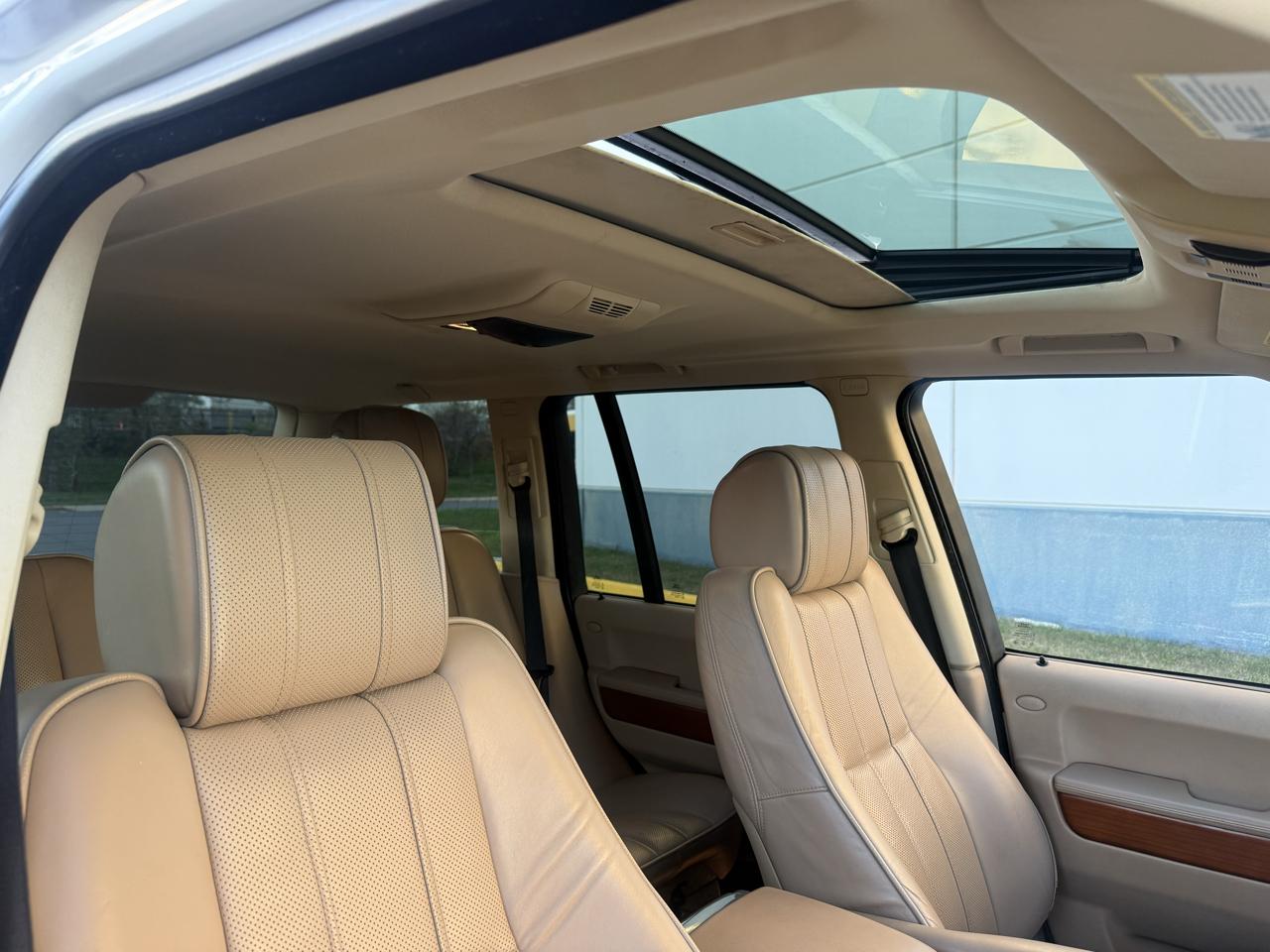 Land Rover Range Rover 4WD 4dr HSE LUX 2011