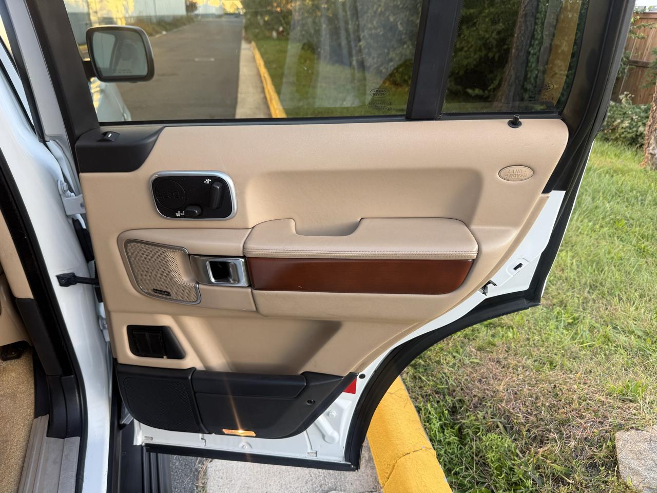 Land Rover Range Rover 4WD 4dr HSE LUX 2011