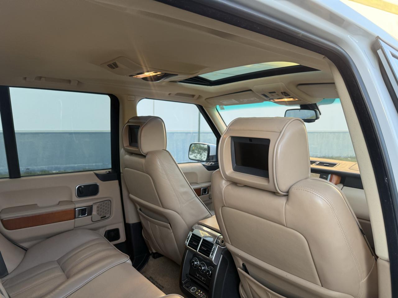 Land Rover Range Rover 4WD 4dr HSE LUX 2011