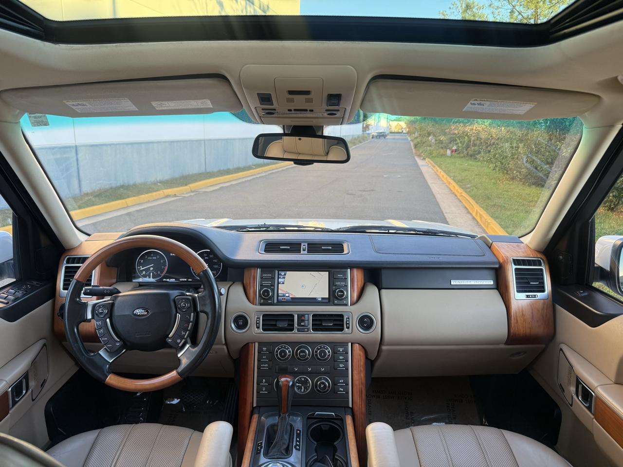 Land Rover Range Rover 4WD 4dr HSE LUX 2011