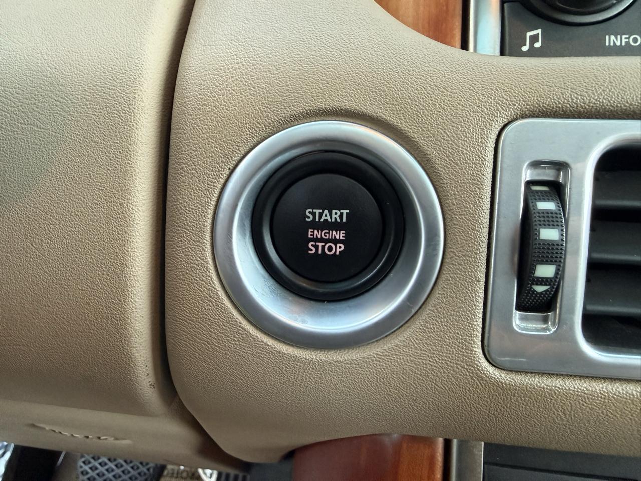 Land Rover Range Rover 4WD 4dr HSE LUX 2011