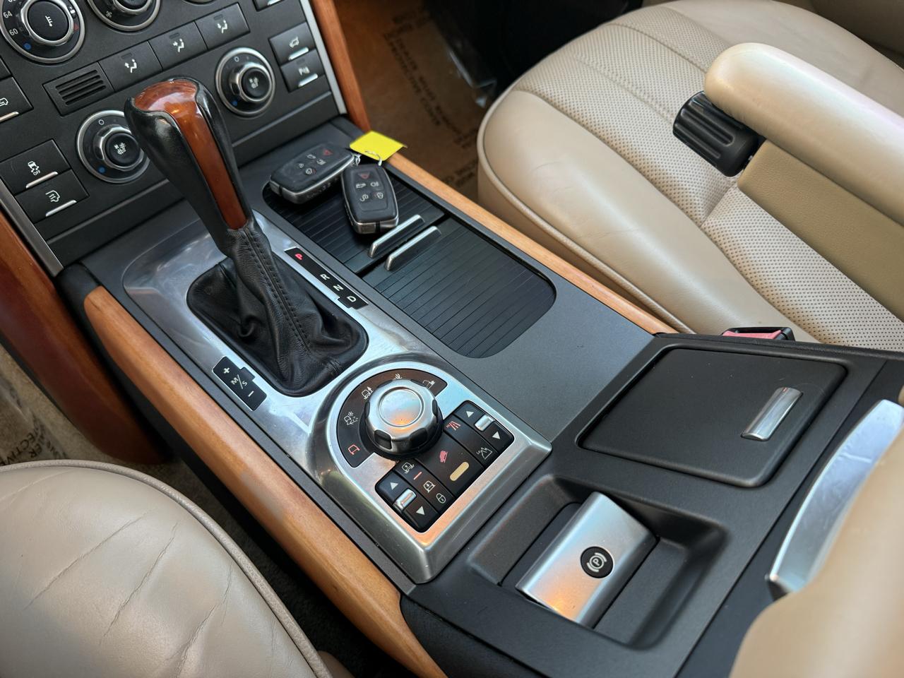 Land Rover Range Rover 4WD 4dr HSE LUX 2011