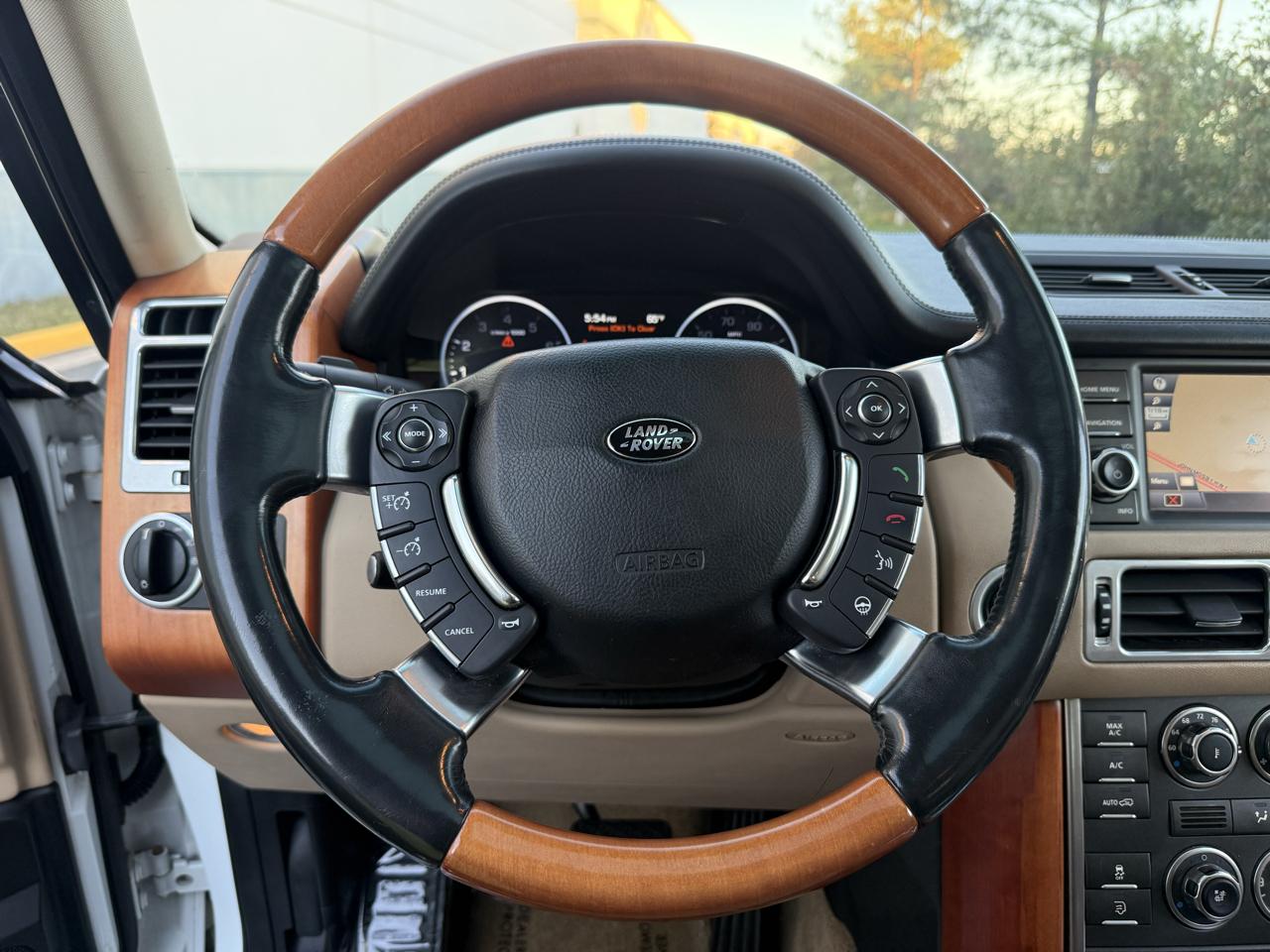 Land Rover Range Rover 4WD 4dr HSE LUX 2011