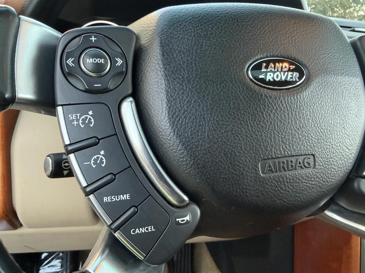 Land Rover Range Rover 4WD 4dr HSE LUX 2011