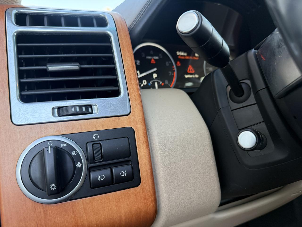 Land Rover Range Rover 4WD 4dr HSE LUX 2011