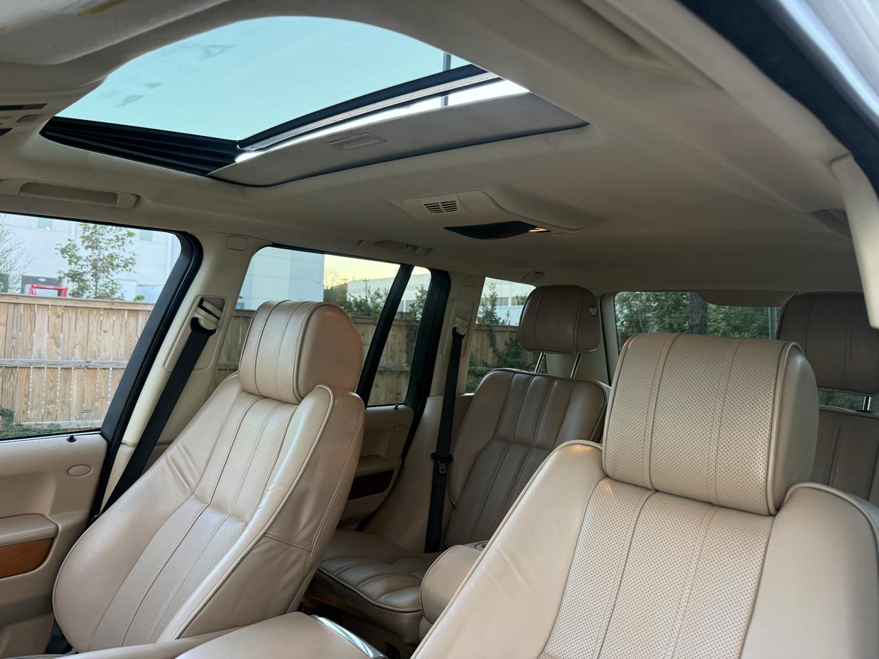 Land Rover Range Rover 4WD 4dr HSE LUX 2011