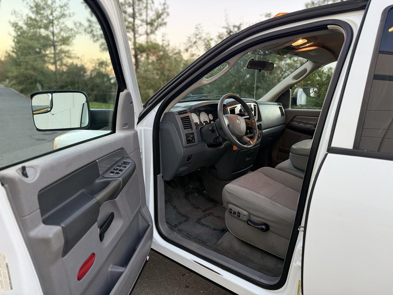 Dodge Ram 2500 4WD Quad Cab 140.5" SLT 2007