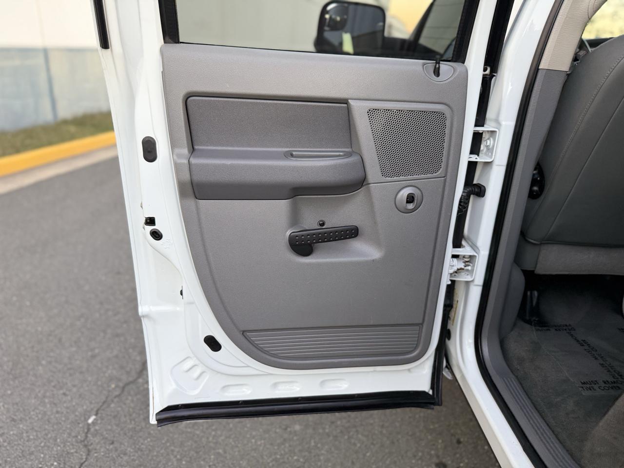 Dodge Ram 2500 4WD Quad Cab 140.5" SLT 2007