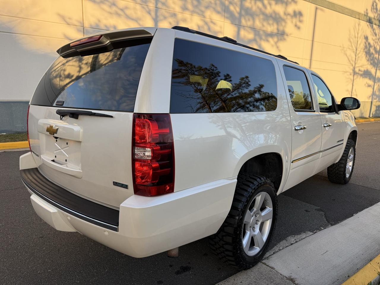 Chevrolet Suburban 4WD 4dr 1500 LTZ 2012