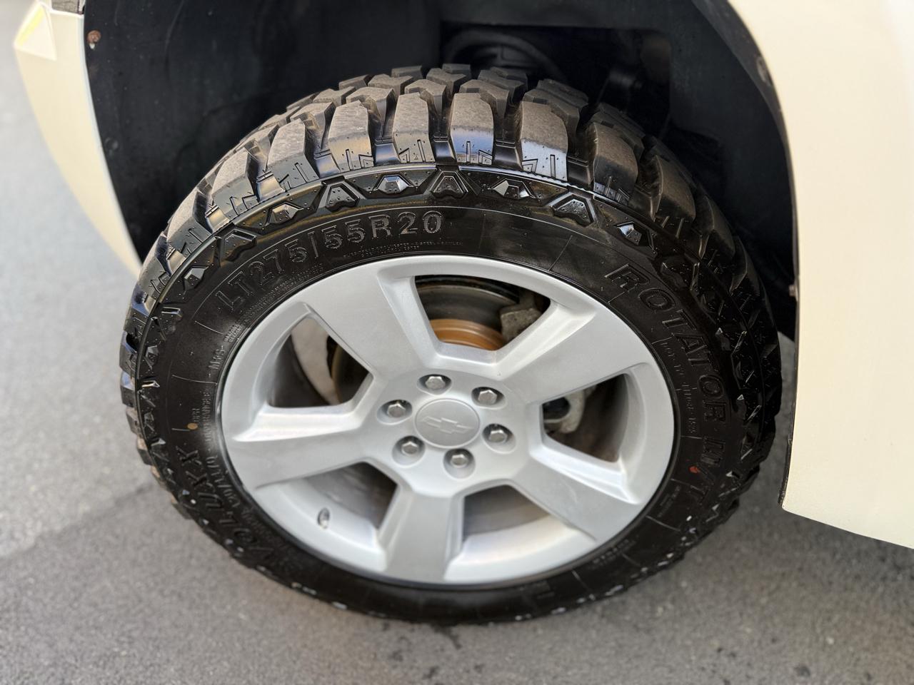 Chevrolet Suburban 4WD 4dr 1500 LTZ 2012