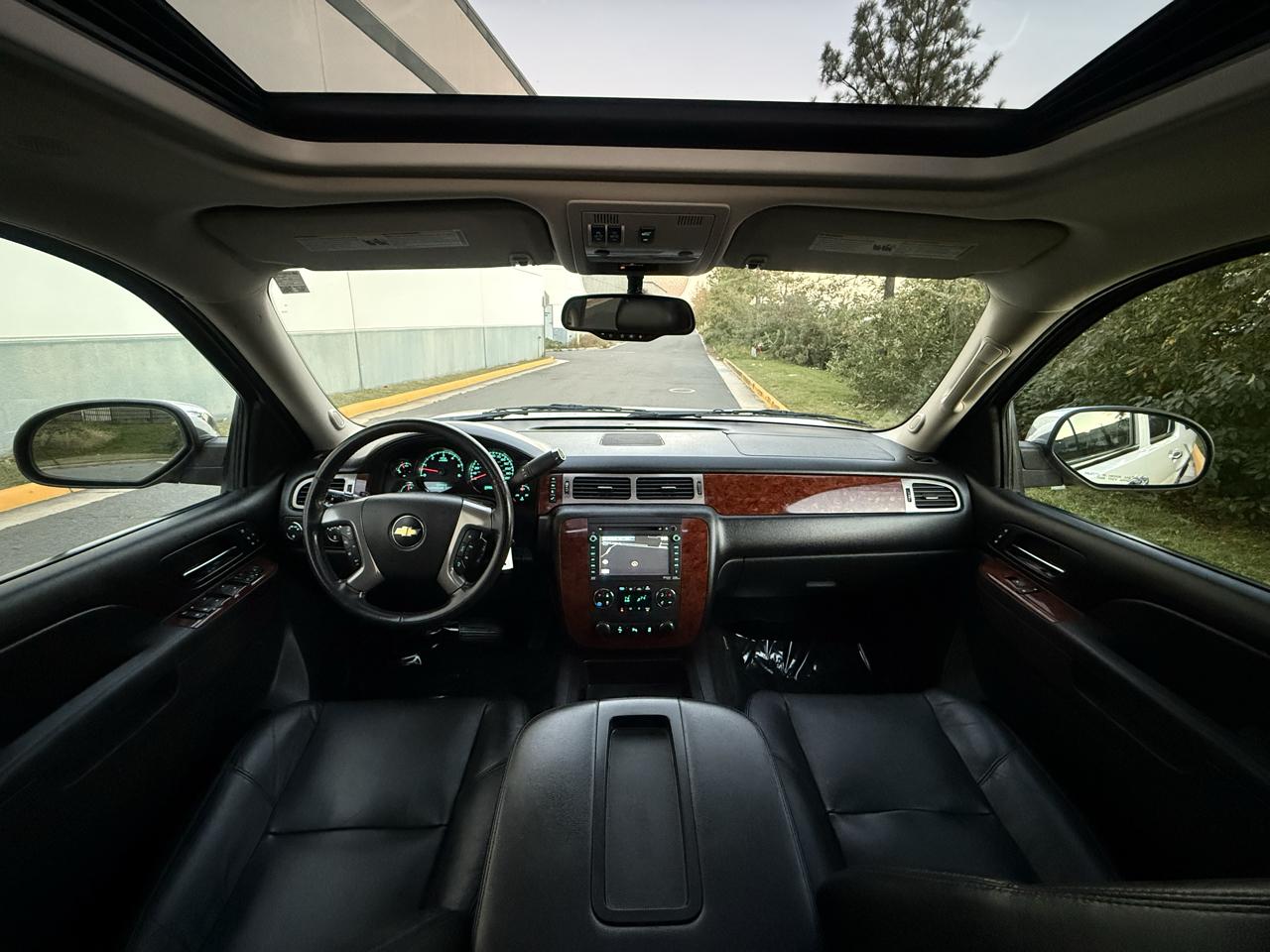 Chevrolet Suburban 4WD 4dr 1500 LTZ 2012