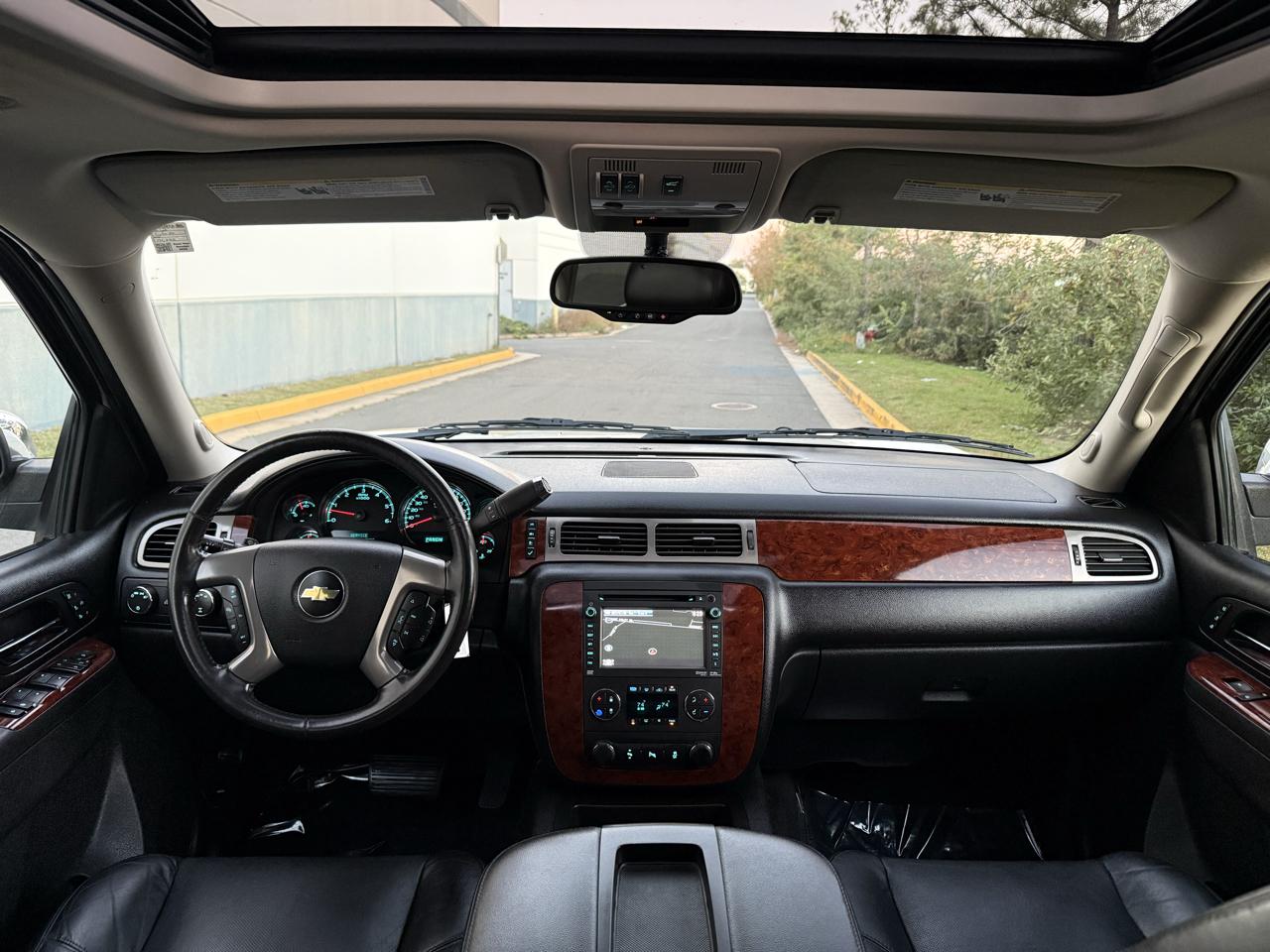 Chevrolet Suburban 4WD 4dr 1500 LTZ 2012