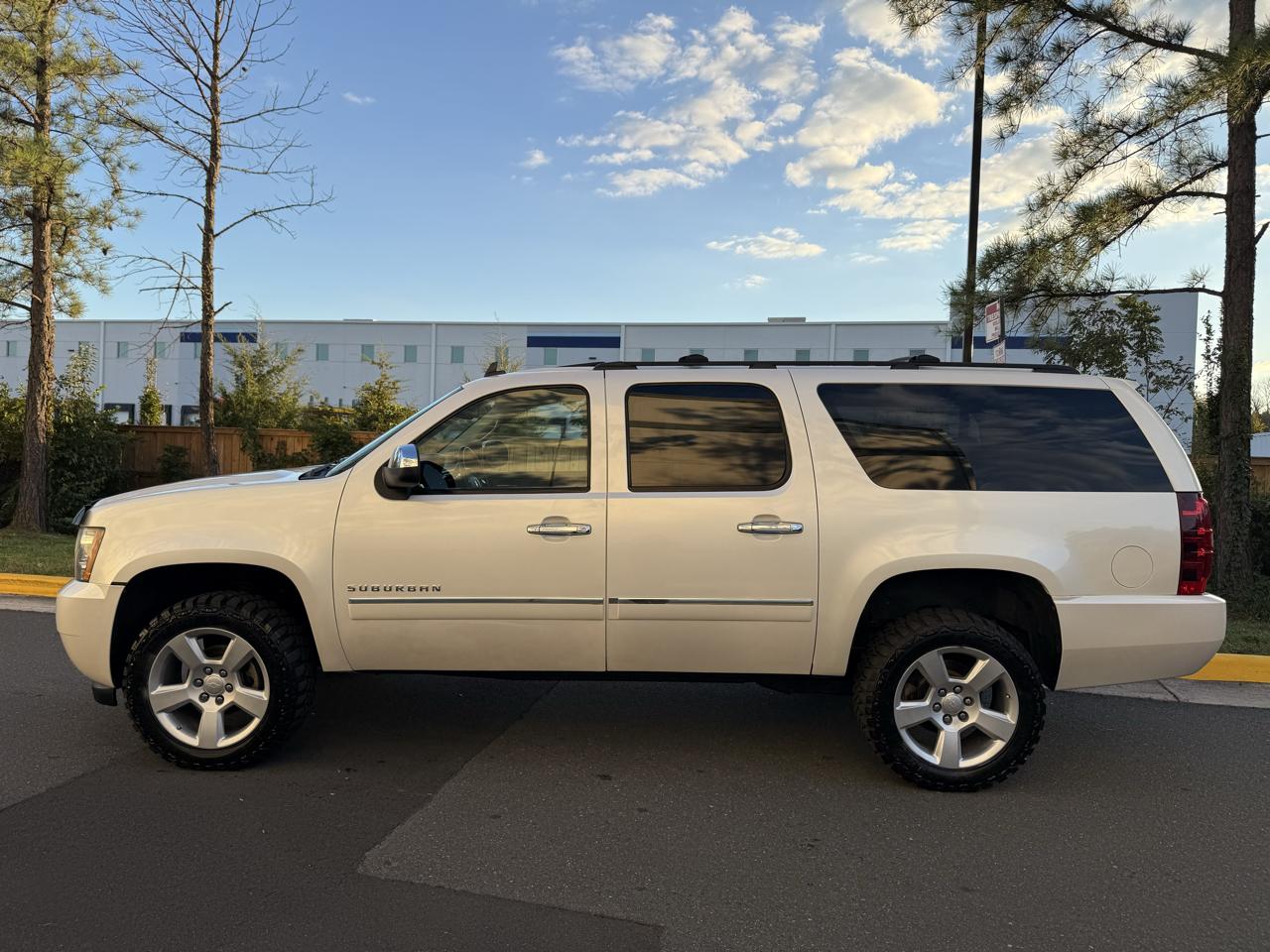 Chevrolet Suburban 4WD 4dr 1500 LTZ 2012
