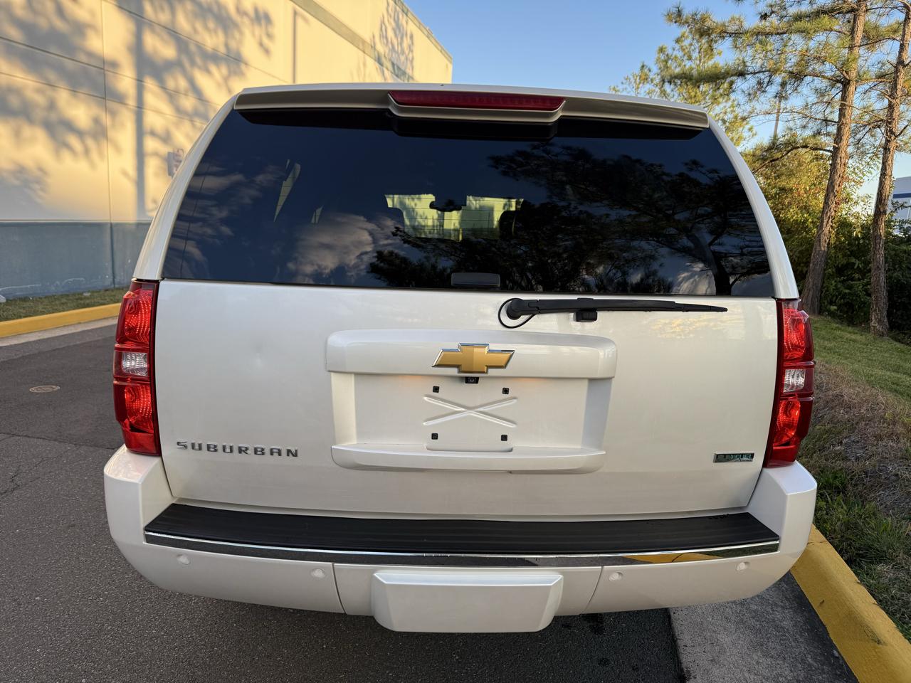 Chevrolet Suburban 4WD 4dr 1500 LTZ 2012