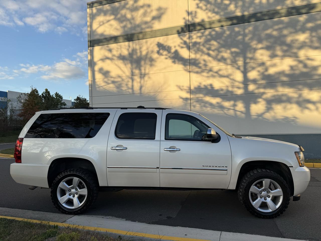 Chevrolet Suburban 4WD 4dr 1500 LTZ 2012