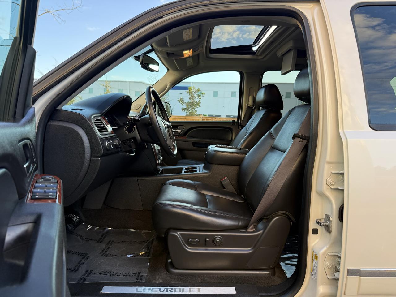 Chevrolet Suburban 4WD 4dr 1500 LTZ 2012