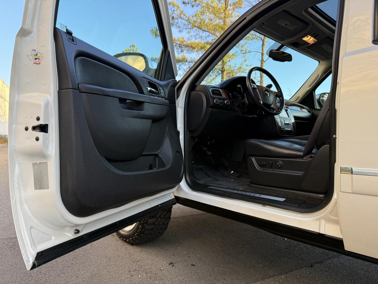 Chevrolet Suburban 4WD 4dr 1500 LTZ 2012