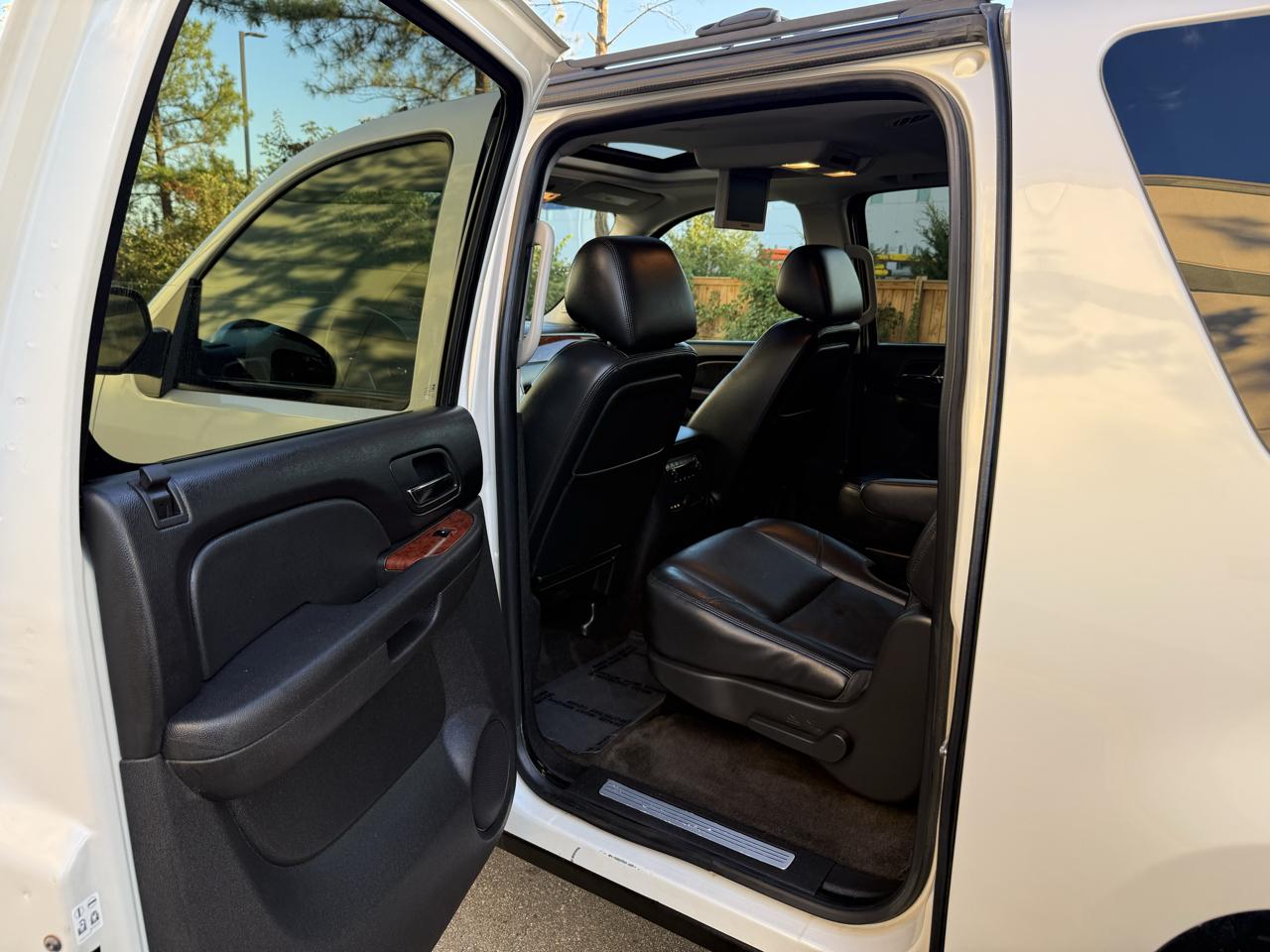 Chevrolet Suburban 4WD 4dr 1500 LTZ 2012