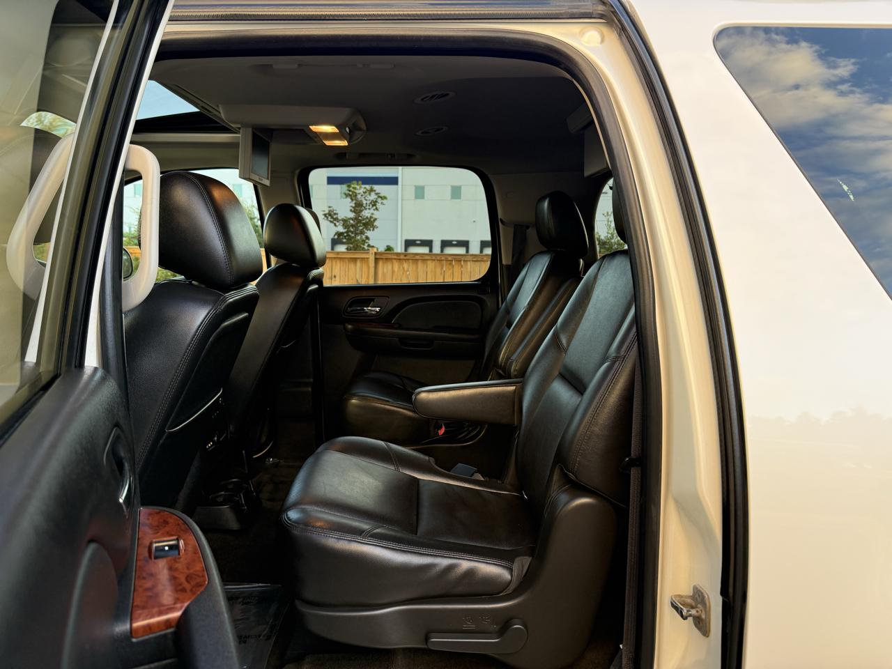 Chevrolet Suburban 4WD 4dr 1500 LTZ 2012