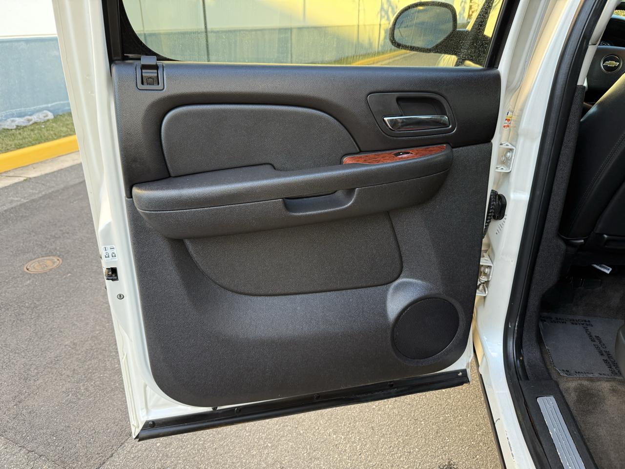 Chevrolet Suburban 4WD 4dr 1500 LTZ 2012