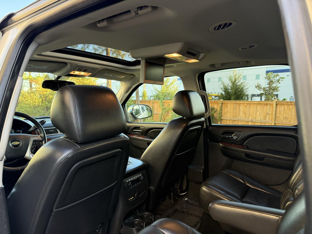 Chevrolet Suburban 4WD 4dr 1500 LTZ 2012