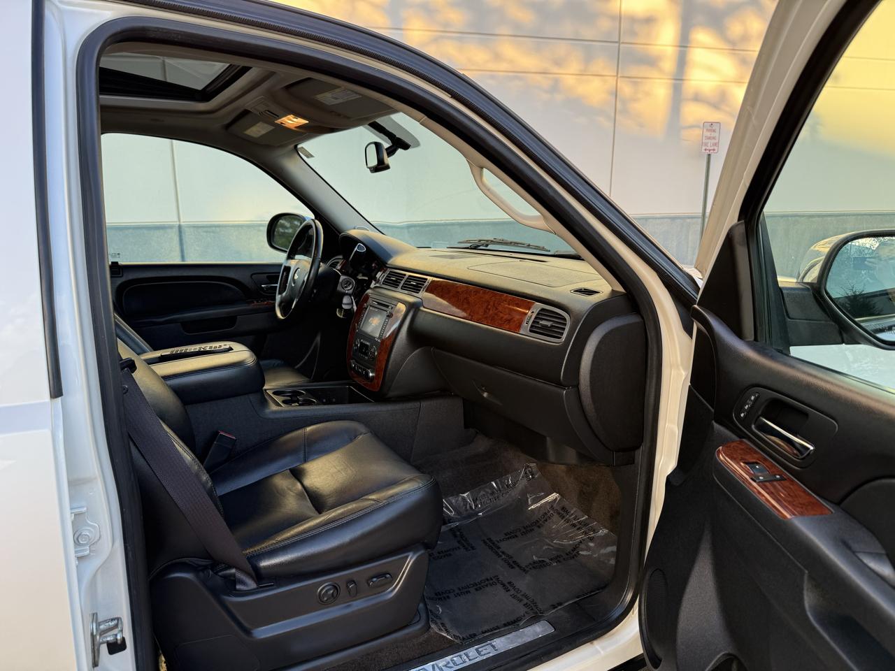 Chevrolet Suburban 4WD 4dr 1500 LTZ 2012