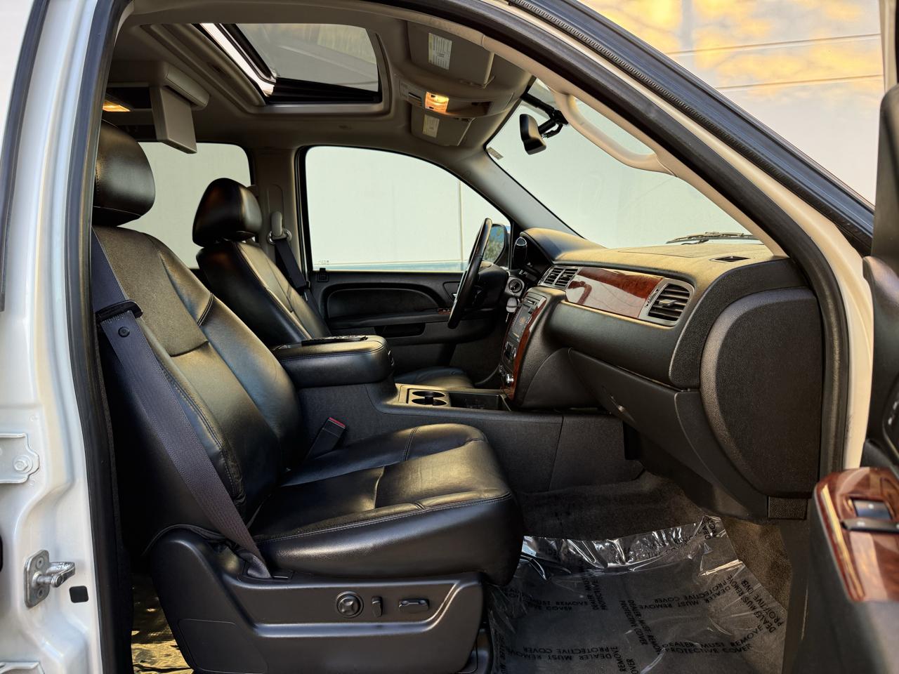 Chevrolet Suburban 4WD 4dr 1500 LTZ 2012