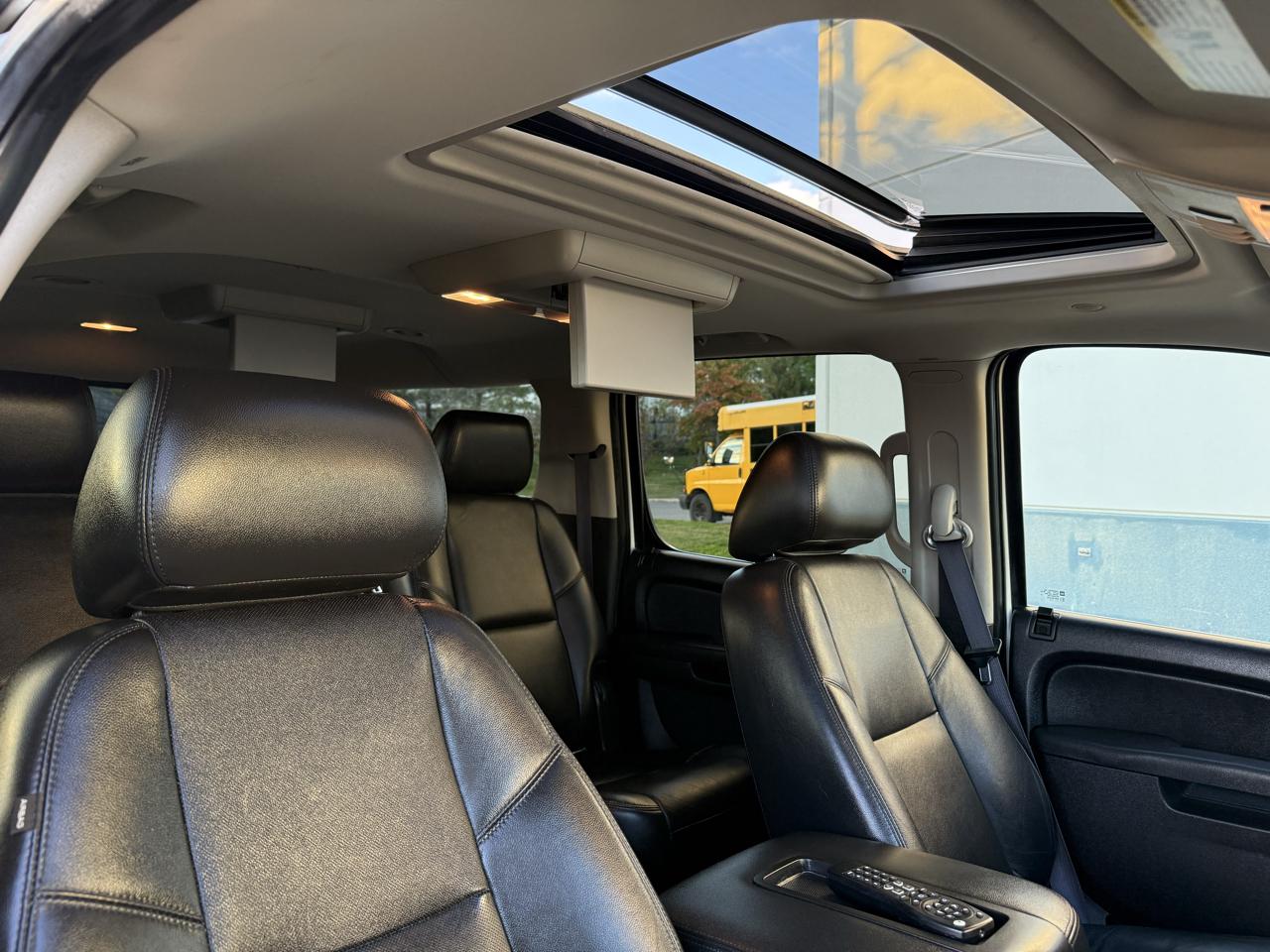 Chevrolet Suburban 4WD 4dr 1500 LTZ 2012