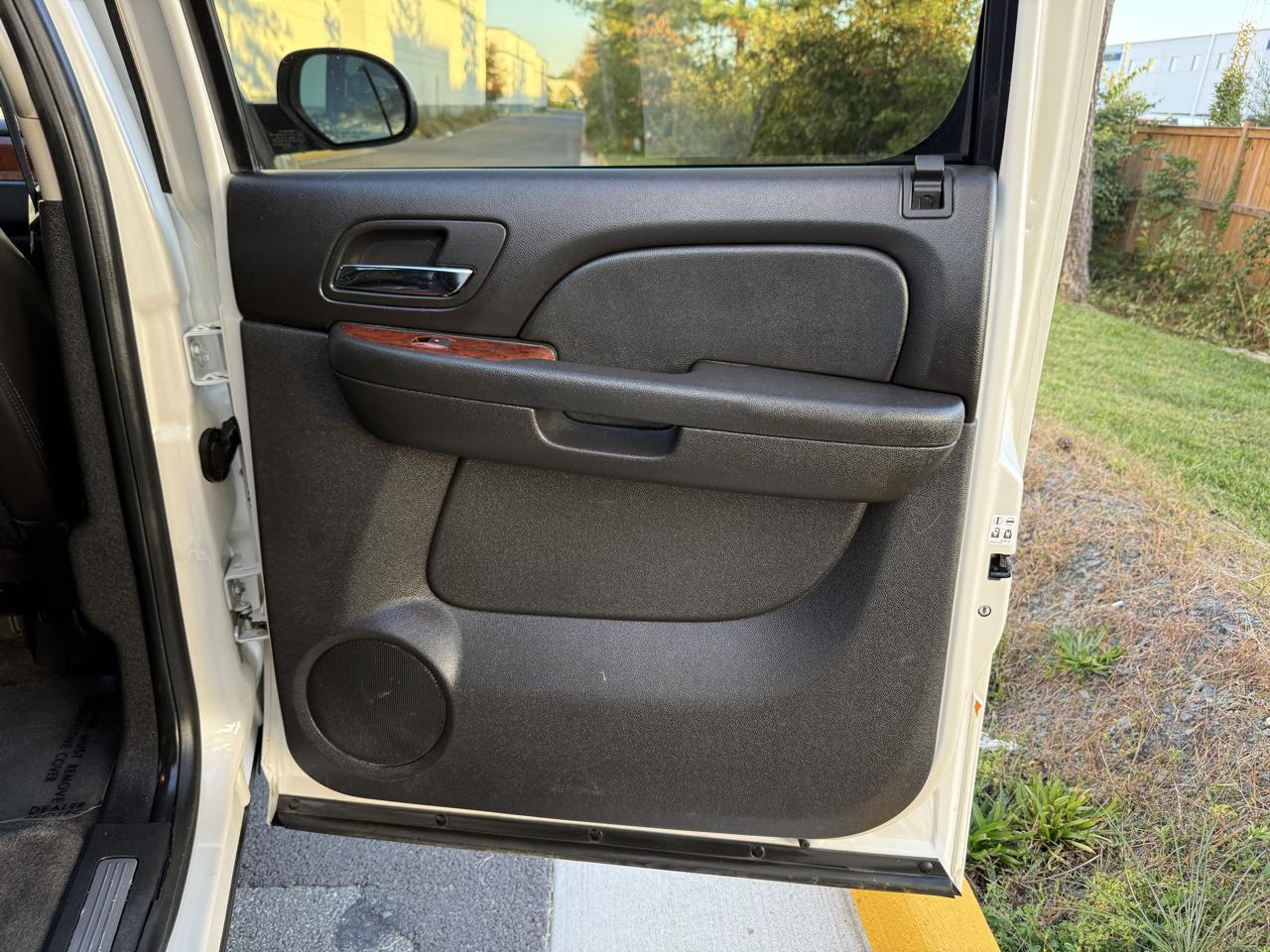 Chevrolet Suburban 4WD 4dr 1500 LTZ 2012