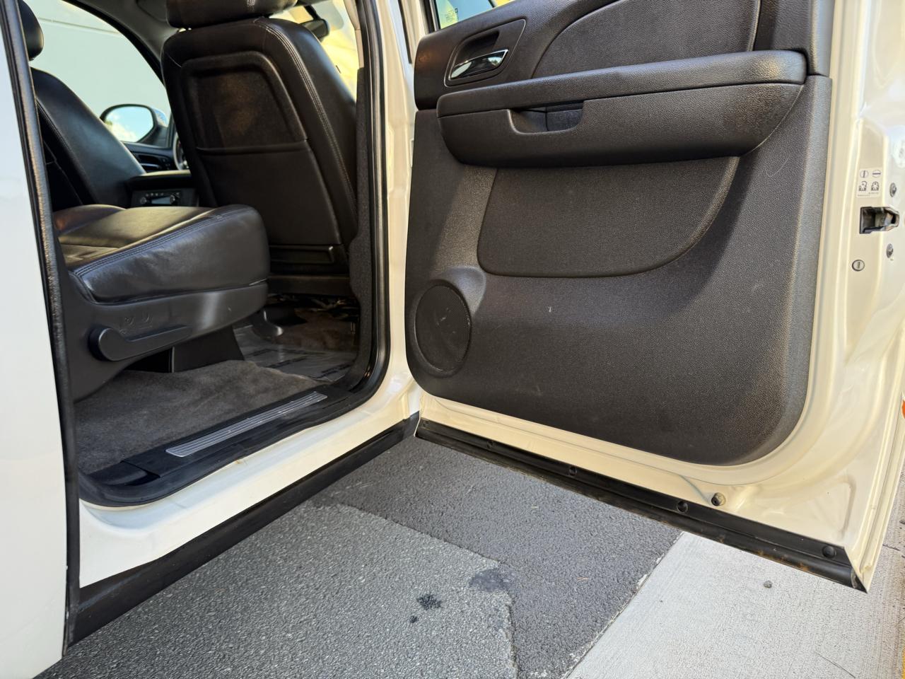 Chevrolet Suburban 4WD 4dr 1500 LTZ 2012